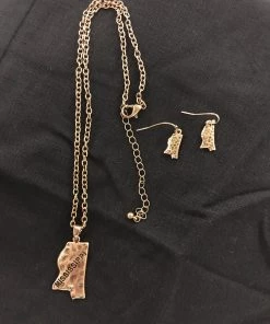 TEN Dollar Boutique Accessories Mississippi Stamped Necklace & Earring Set - Gold